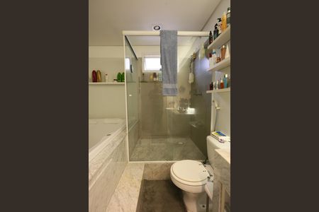 Apartamento à venda com 126m², 3 quartos e 3 vagas Apartamento à venda com 126m², 3 quartos e 3 vagasBanheiro da Suíte