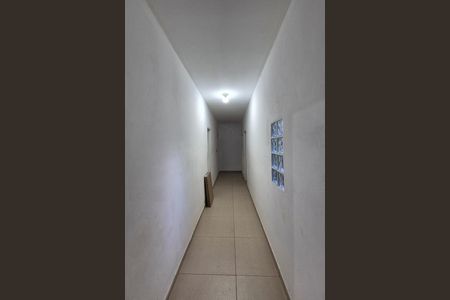 Casa à venda com 250m², 4 quartos e 1 vaga Casa à venda com 250m², 4 quartos e 1 vagaCorredor