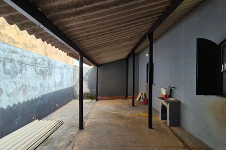 Casa à venda com 250m², 4 quartos e 1 vaga Casa à venda com 250m², 4 quartos e 1 vagaQuintal
