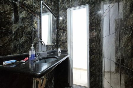 Casa à venda com 250m², 4 quartos e 1 vaga Casa à venda com 250m², 4 quartos e 1 vagaBanheiro