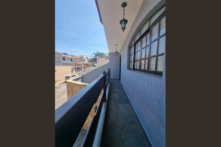Casa à venda com 219m², 3 quartos e 5 vagasVaranda