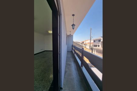 Casa à venda com 219m², 3 quartos e 5 vagasVaranda