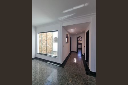 Casa à venda com 219m², 3 quartos e 5 vagasSala