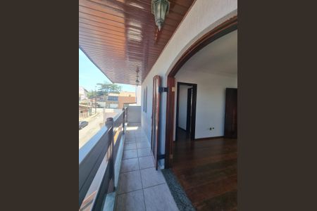 Casa à venda com 219m², 3 quartos e 5 vagasVaranda