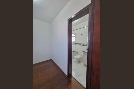 Casa à venda com 219m², 3 quartos e 5 vagasBanheiro