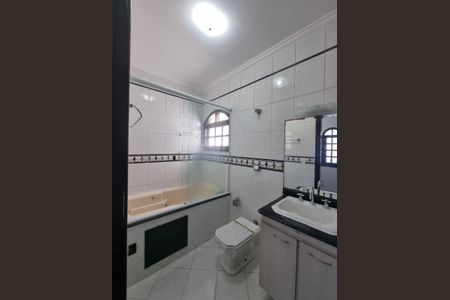 Casa à venda com 219m², 3 quartos e 5 vagasBanheiro