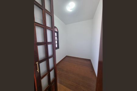 Casa à venda com 219m², 3 quartos e 5 vagasQuarto