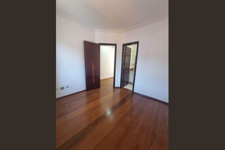 Casa à venda com 219m², 3 quartos e 5 vagasQuarto