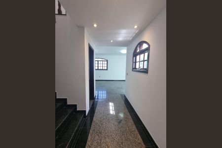 Casa à venda com 219m², 3 quartos e 5 vagasSala