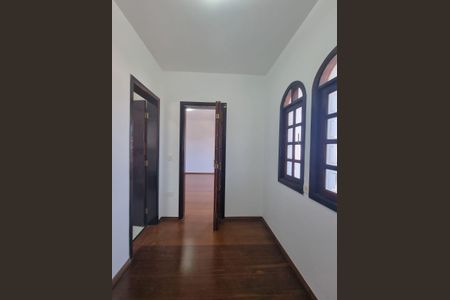 Casa à venda com 219m², 3 quartos e 5 vagasCorredor