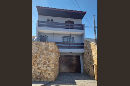 Casa à venda com 219m², 3 quartos e 5 vagasFachada