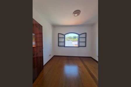 Casa à venda com 219m², 3 quartos e 5 vagasQuarto