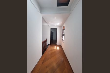 Casa à venda com 219m², 3 quartos e 5 vagasCorredor