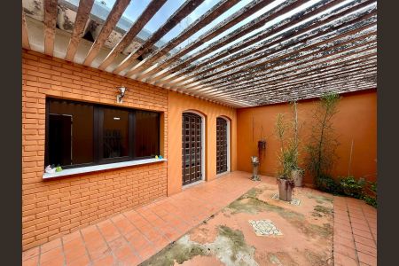 Casa para alugar com 350m², 4 quartos e 4 vagasFachada