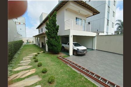 Apartamento à venda com 255m², 4 quartos e 6 vagas