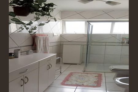 Casa à venda com 3 quartos, 240m² em Mirandópolis, São Paulo