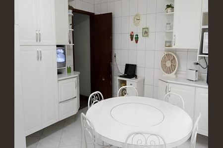 Casa à venda com 3 quartos, 240m² em Mirandópolis, São Paulo