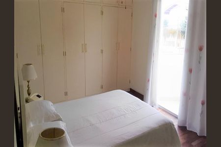 Casa à venda com 3 quartos, 240m² em Mirandópolis, São Paulo