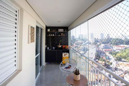 Apartamento à venda com 91m², 3 quartos e 2 vagas Apartamento à venda com 91m², 3 quartos e 2 vagasVaranda com vista para a cidade, com móveis simples e decoração minimalista.