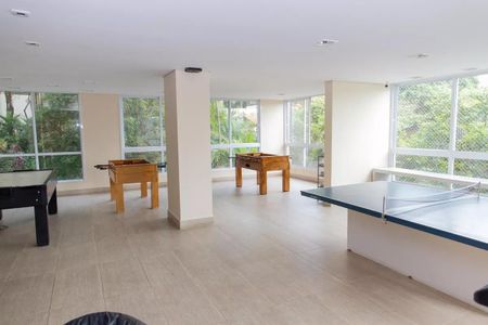 Apartamento à venda com 91m², 3 quartos e 2 vagas Apartamento à venda com 91m², 3 quartos e 2 vagasSala de jogos com mesa de bilhar, foqueiras e mesa de ping-pong, com janelas grandes e iluminação natural.