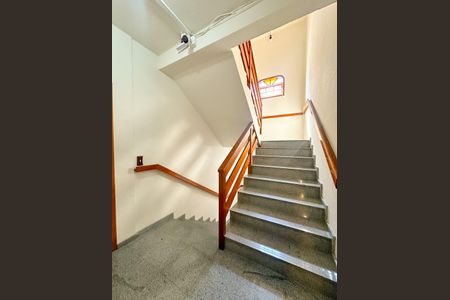 Apartamento para alugar com 70m², 1 quarto e sem vagaEscada