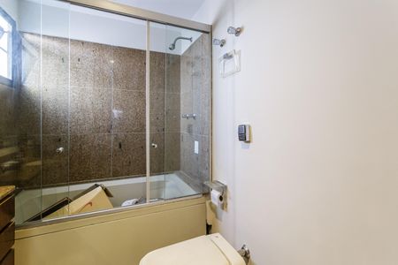 Apartamento à venda com 345m², 3 quartos e 3 vagasBanheiro da Suíte 1