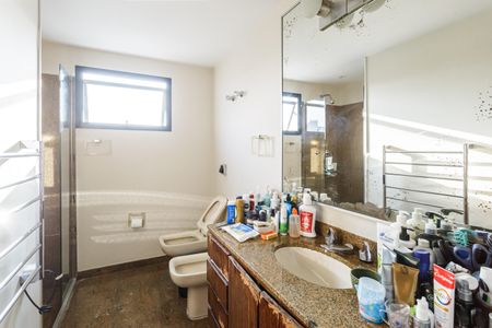 Apartamento à venda com 345m², 3 quartos e 3 vagasBanheiro da Suíte 2