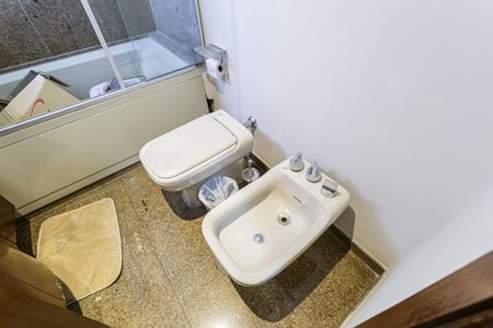 Apartamento à venda com 345m², 3 quartos e 3 vagasBanheiro da Suíte 1