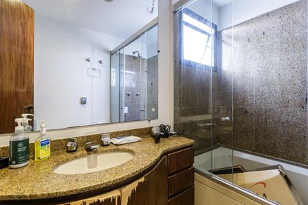 Apartamento à venda com 345m², 3 quartos e 3 vagasBanheiro da Suíte 1