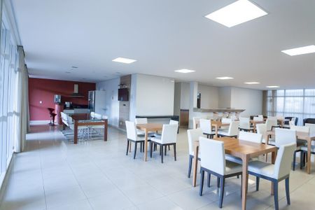 Apartamento à venda com 76m², 2 quartos e sem vagaÁrea comum - Salão de festas