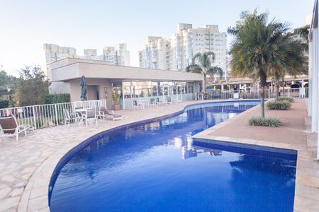 Apartamento à venda com 76m², 2 quartos e sem vagaÁrea comum - Piscina