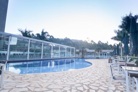 Apartamento à venda com 76m², 2 quartos e sem vagaÁrea comum - Piscina