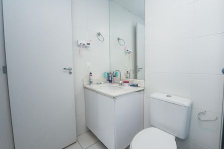 Apartamento à venda com 76m², 2 quartos e sem vagaBanheiro da Suíte