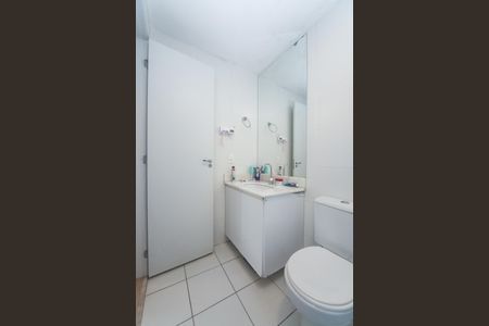Apartamento à venda com 76m², 2 quartos e sem vagaBanheiro da Suíte