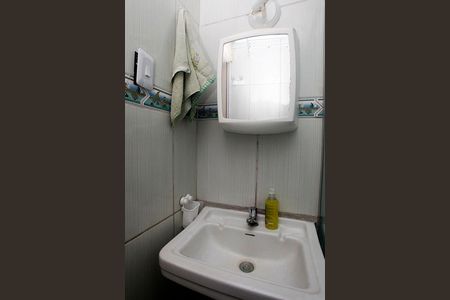 Banheiro de kitnet/studio para alugar com 1 quarto, 18m² em Centro Histórico, Porto Alegre