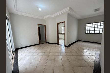 Casa para alugar com 160m², 4 quartos e 3 vagasSala