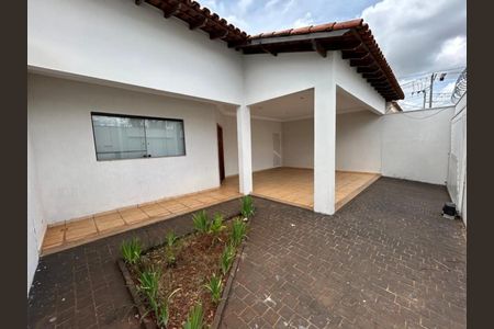 Casa para alugar com 160m², 4 quartos e 3 vagas Casa para alugar com 160m², 4 quartos e 3 vagasFachada