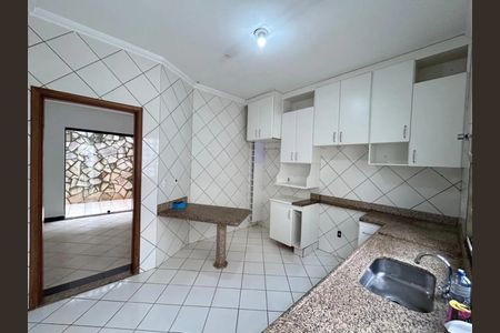 Casa para alugar com 160m², 4 quartos e 3 vagas Casa para alugar com 160m², 4 quartos e 3 vagasCozinha