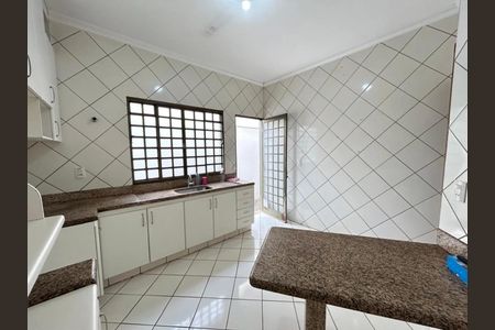 Casa para alugar com 160m², 4 quartos e 3 vagas Casa para alugar com 160m², 4 quartos e 3 vagasCozinha