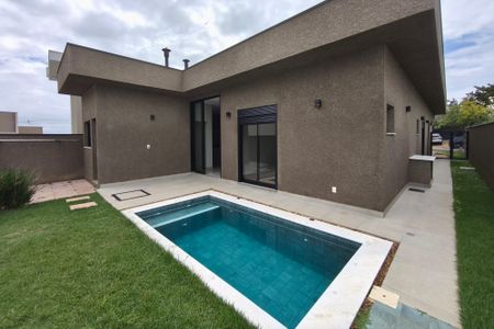 Casa de condomínio para alugar com 210m², 4 quartos e 4 vagas Casa de condomínio para alugar com 210m², 4 quartos e 4 vagasQuintal - Piscina