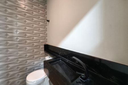 Casa de condomínio para alugar com 210m², 4 quartos e 4 vagas Casa de condomínio para alugar com 210m², 4 quartos e 4 vagasBanheiro de serviço