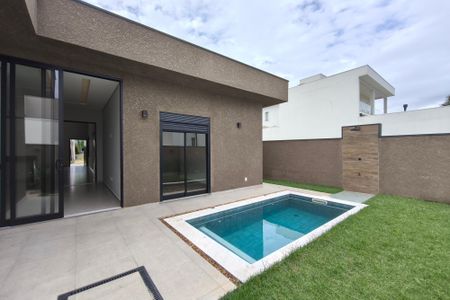 Casa de condomínio para alugar com 210m², 4 quartos e 4 vagas Casa de condomínio para alugar com 210m², 4 quartos e 4 vagasQuintal - Piscina