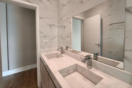 Casa de condomínio para alugar com 210m², 4 quartos e 4 vagas Casa de condomínio para alugar com 210m², 4 quartos e 4 vagasBanheiro Suíte