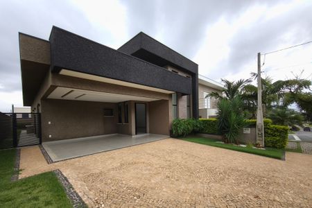 Casa de condomínio para alugar com 210m², 4 quartos e 4 vagas Casa de condomínio para alugar com 210m², 4 quartos e 4 vagasFachada