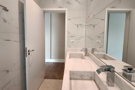 Casa de condomínio para alugar com 210m², 4 quartos e 4 vagas Casa de condomínio para alugar com 210m², 4 quartos e 4 vagasBanheiro Suíte