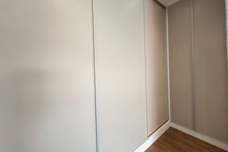 Casa de condomínio para alugar com 210m², 4 quartos e 4 vagas Casa de condomínio para alugar com 210m², 4 quartos e 4 vagasCloset Suíte