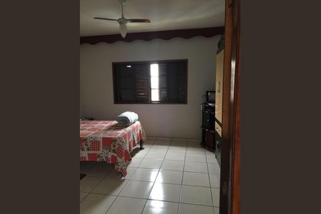 Casa à venda com 212m², 3 quartos e 1 vagaQuarto 1