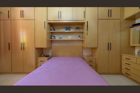 Casa à venda com 5 quartos, 237m² em Vila Aquilino, Santo André