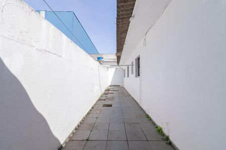 Casa à venda com 200m², 2 quartos e 2 vagasCorredor / Quintal