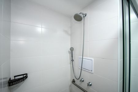 banheiro de kitnet/studio à venda com 1 quarto, 27m² em Pinheiros, São Paulo